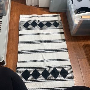 Caravan Rug (21” x 34”)